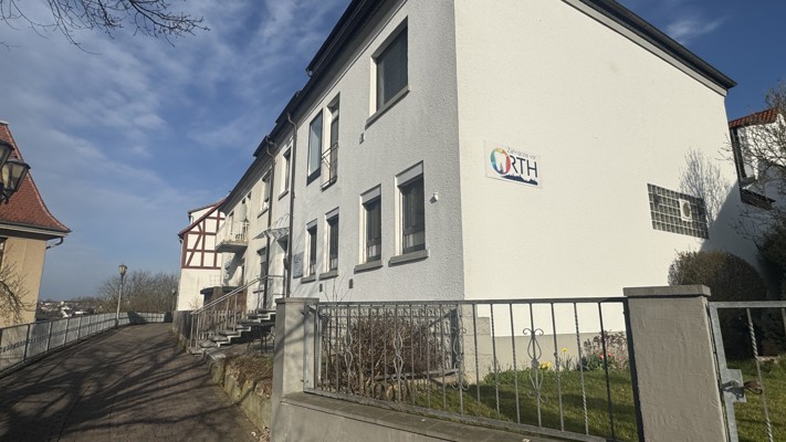 Der Weg zu den Zahnärzten vor ORTH in Schwalmstadt-Treysa